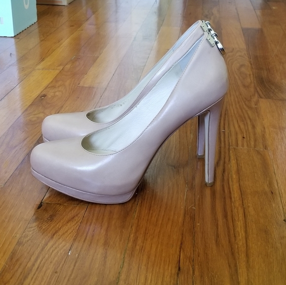 Michael Kors Hamilton Pumps - Picture 2 of 6